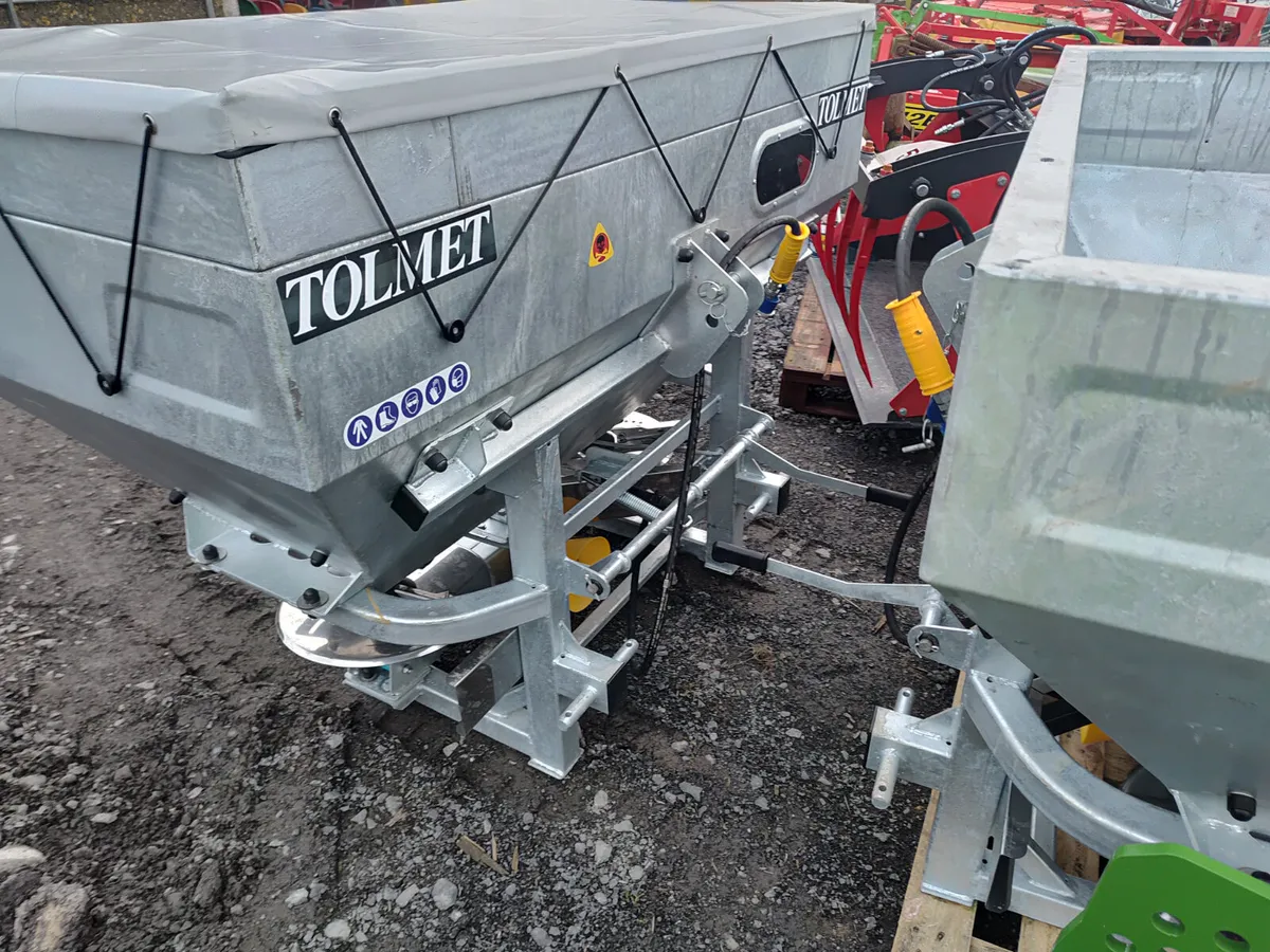 Tolmet fertiliser spreader - Image 2