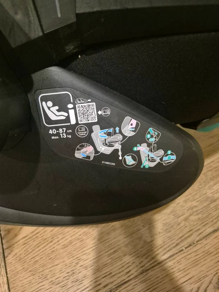 Maxi Cosi Pebble 360 with Isofix base - Image 3