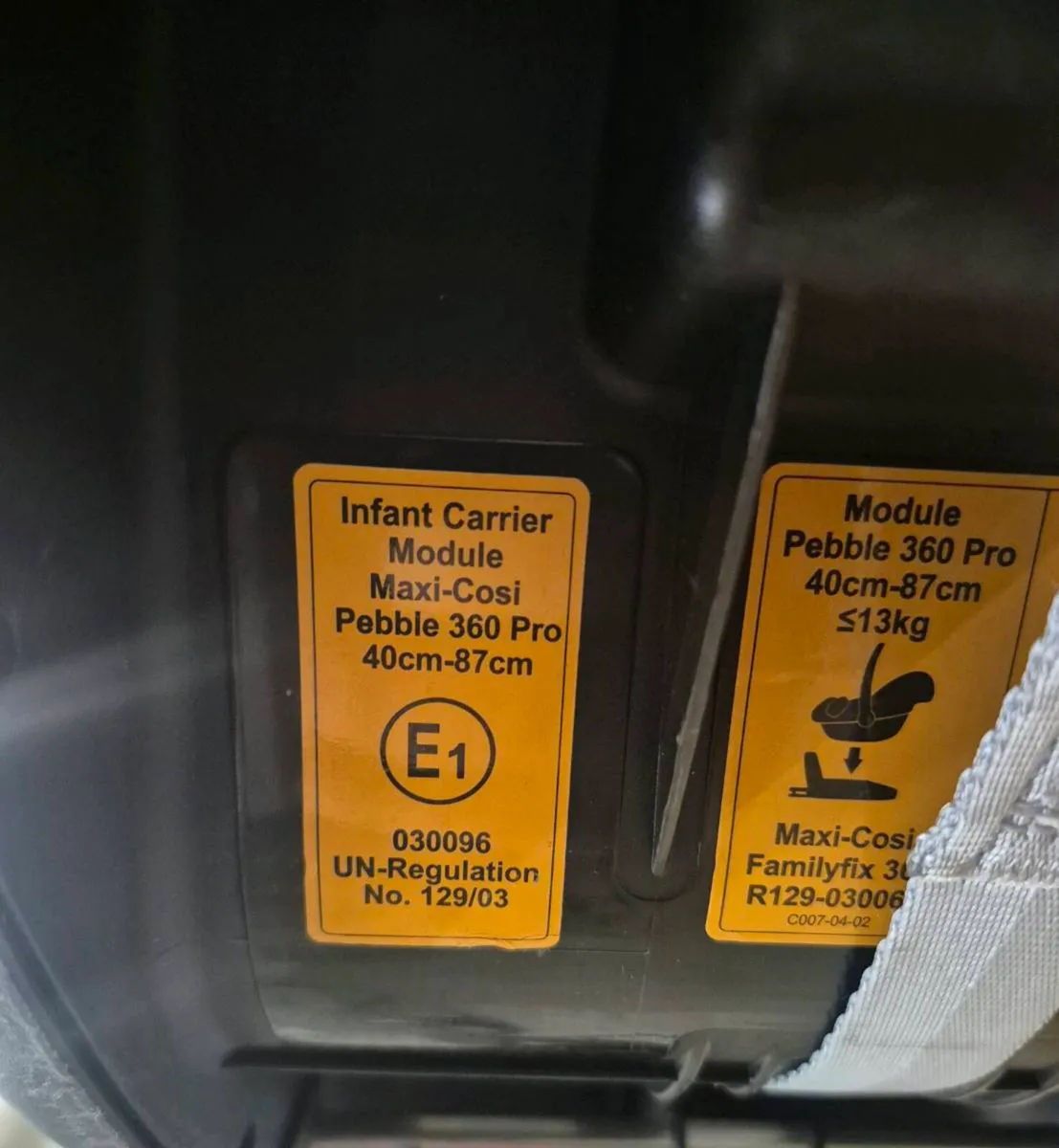 Maxi Cosi Pebble 360 with Isofix base - Image 4