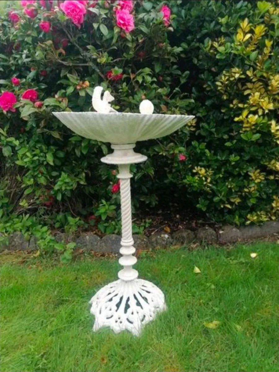 Cast Iron Bird Bath Victorian Style - Image 3