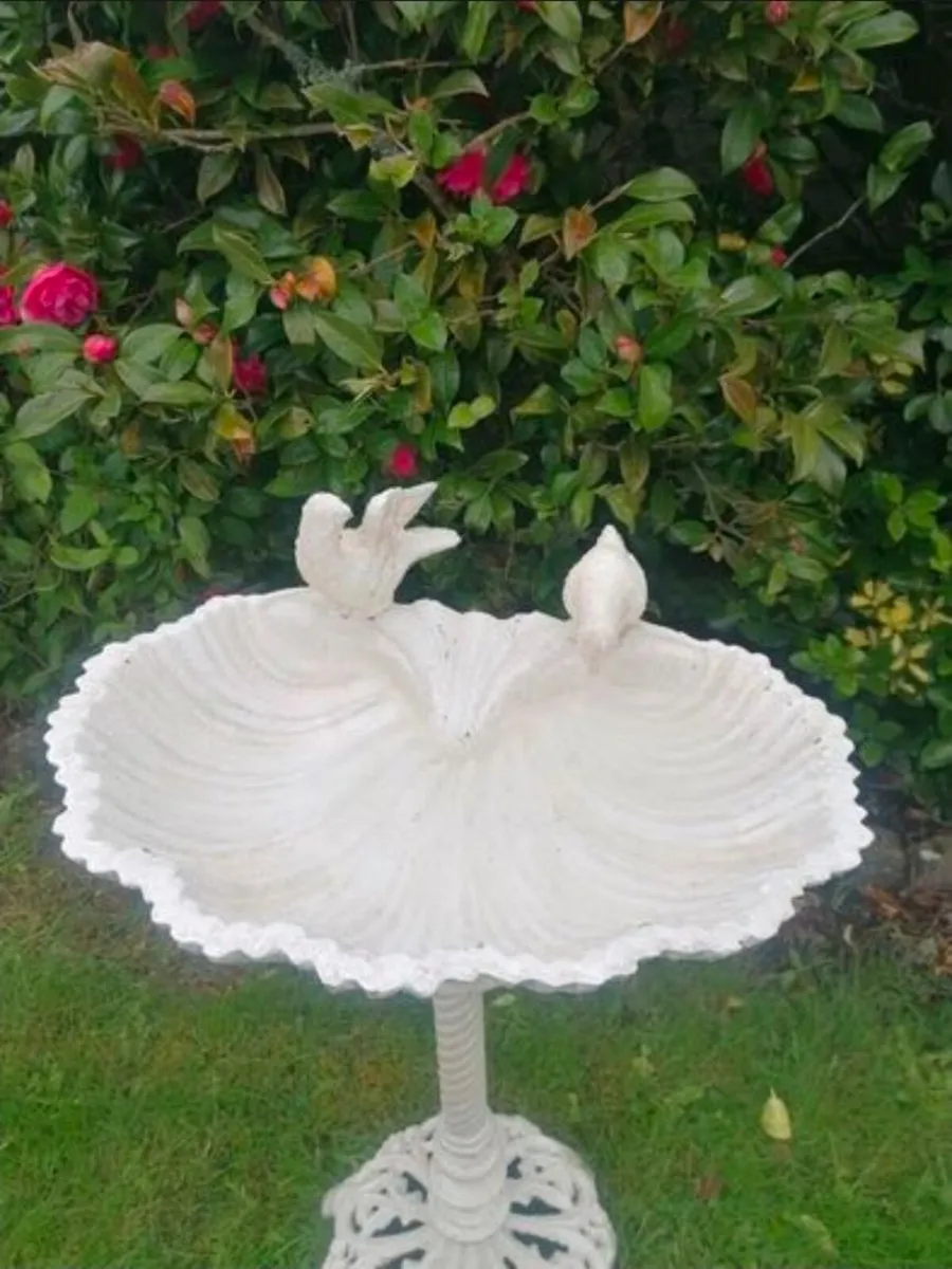 Cast Iron Bird Bath Victorian Style - Image 4
