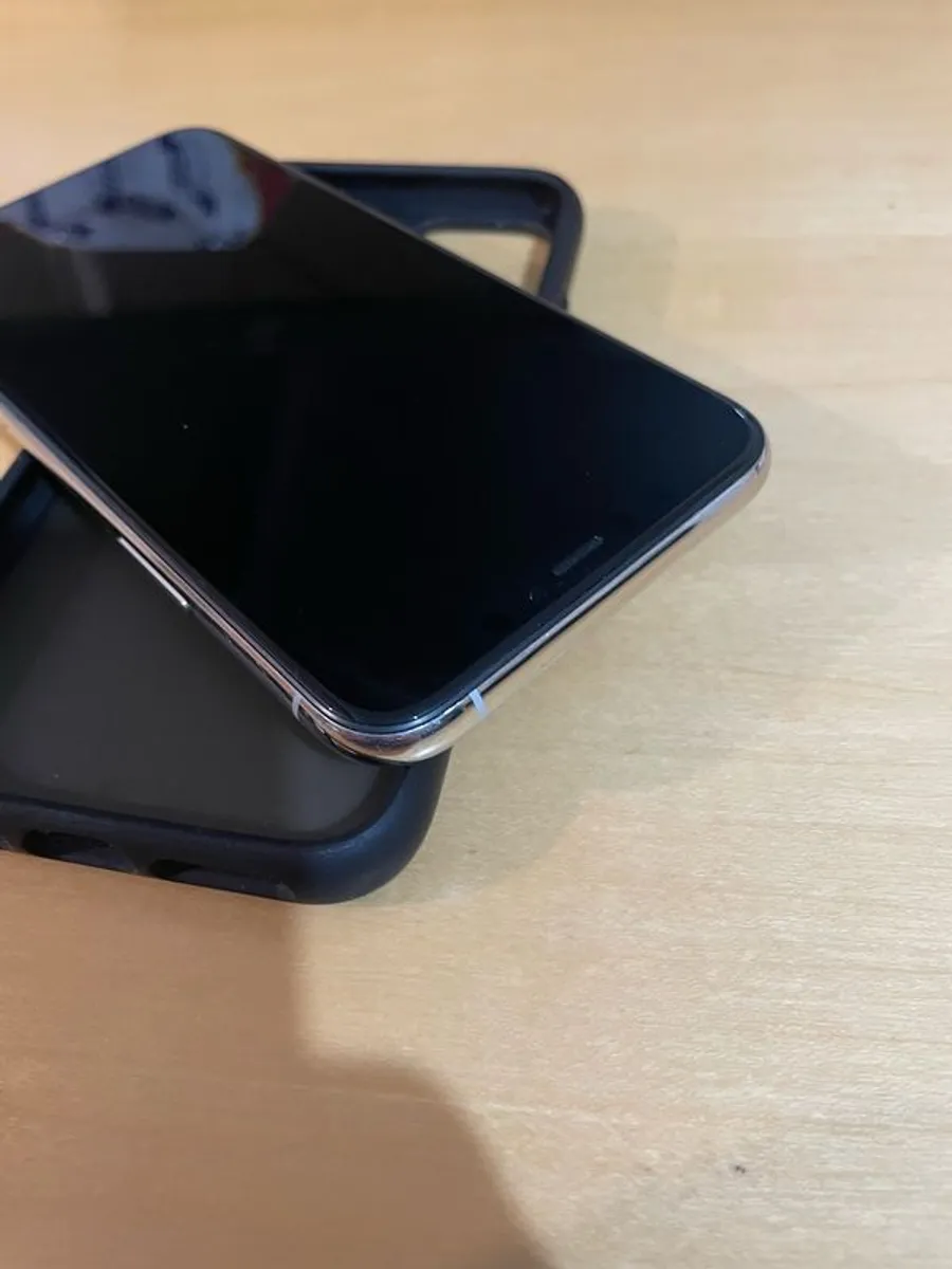 Iphone 11 - Image 3