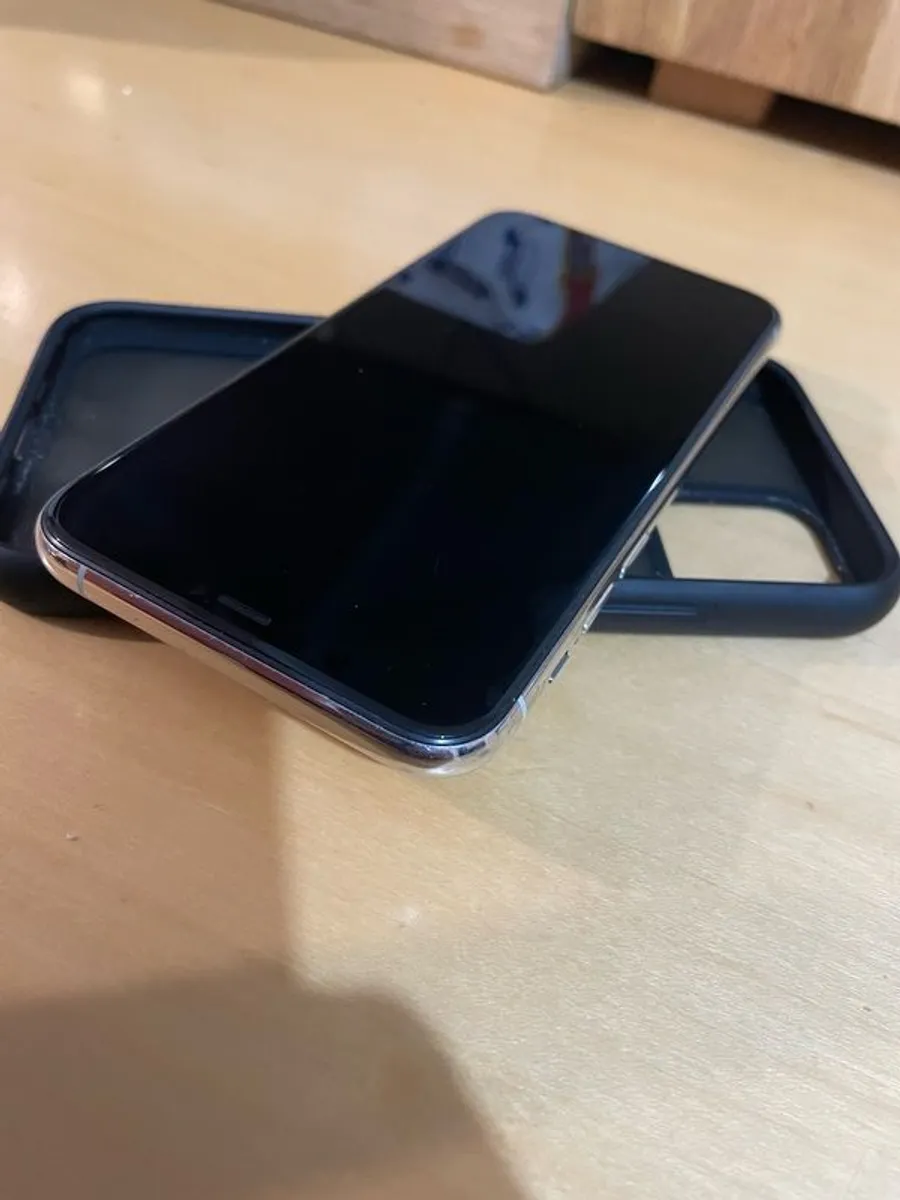 Iphone 11 - Image 4
