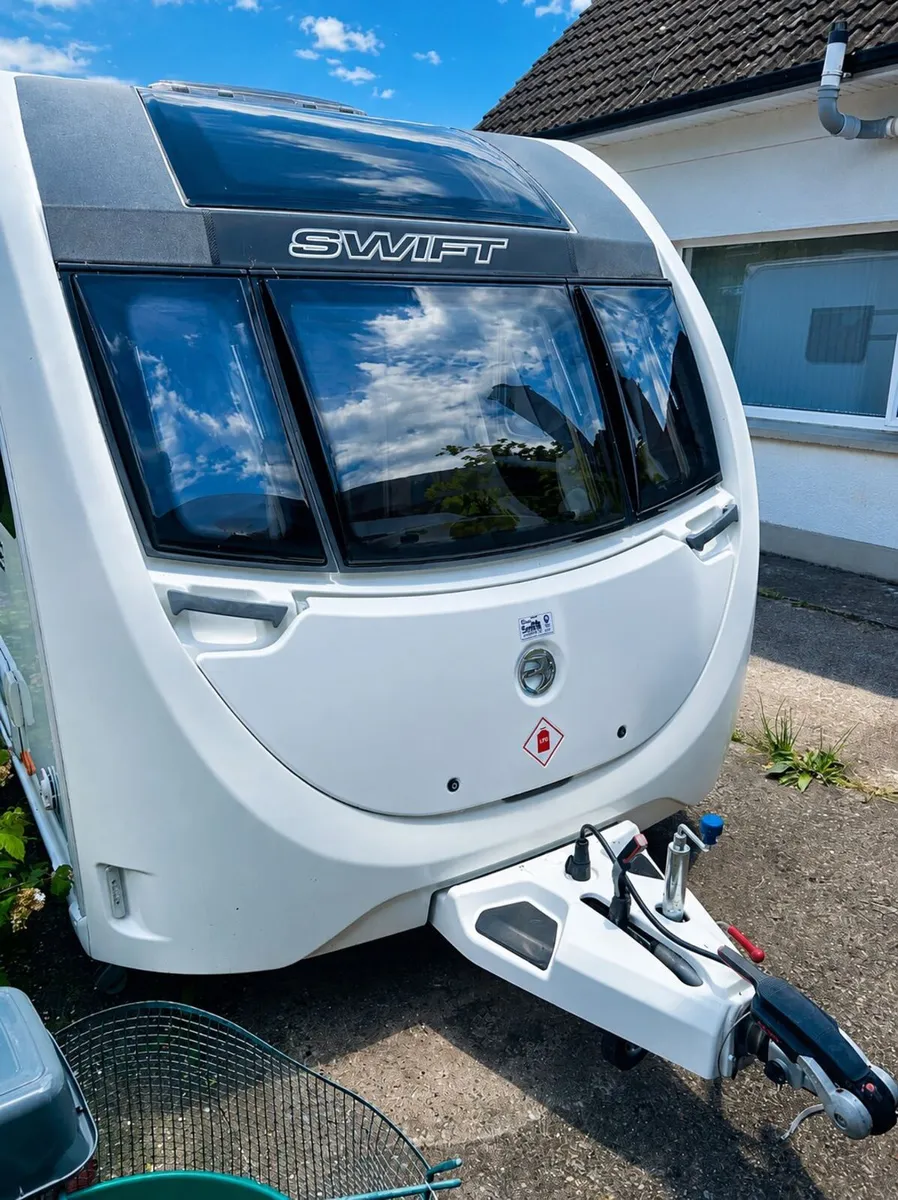 2018 Swift Sprite Major 4EB *Fixed Island Bed* - Image 3