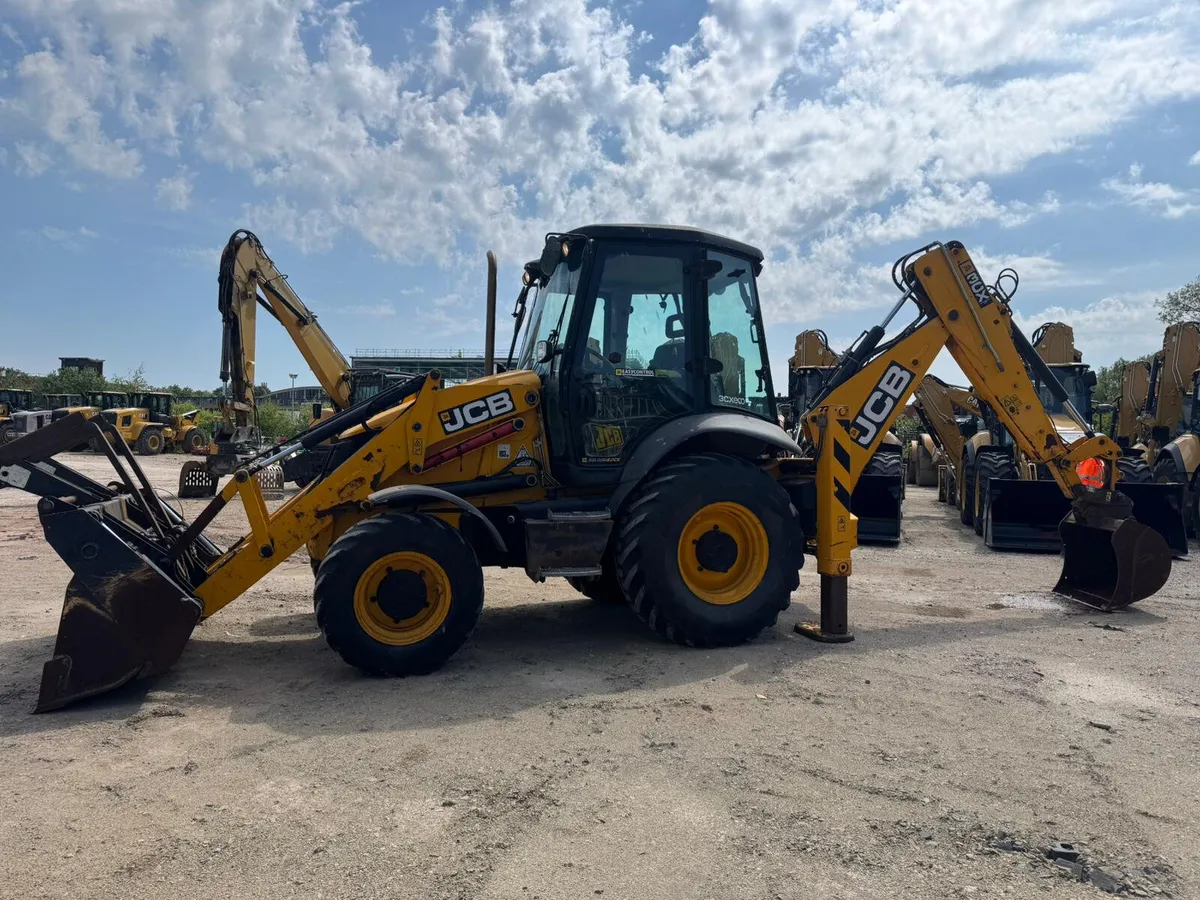 JCB 3CX Contractor (7k Hrs) - Image 1