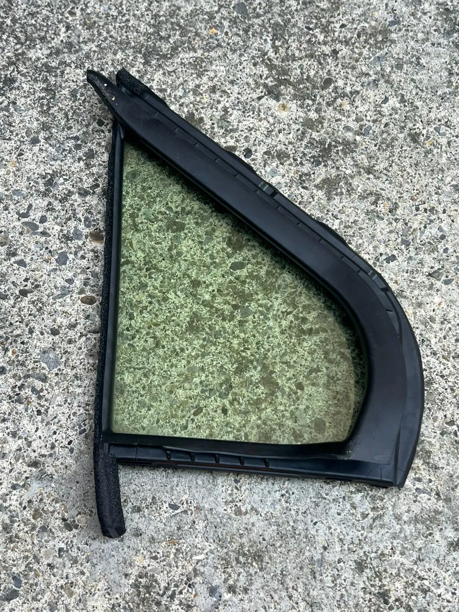 Toyota Aqua, Toyota Vitz, Nissan March Glass - Image 3