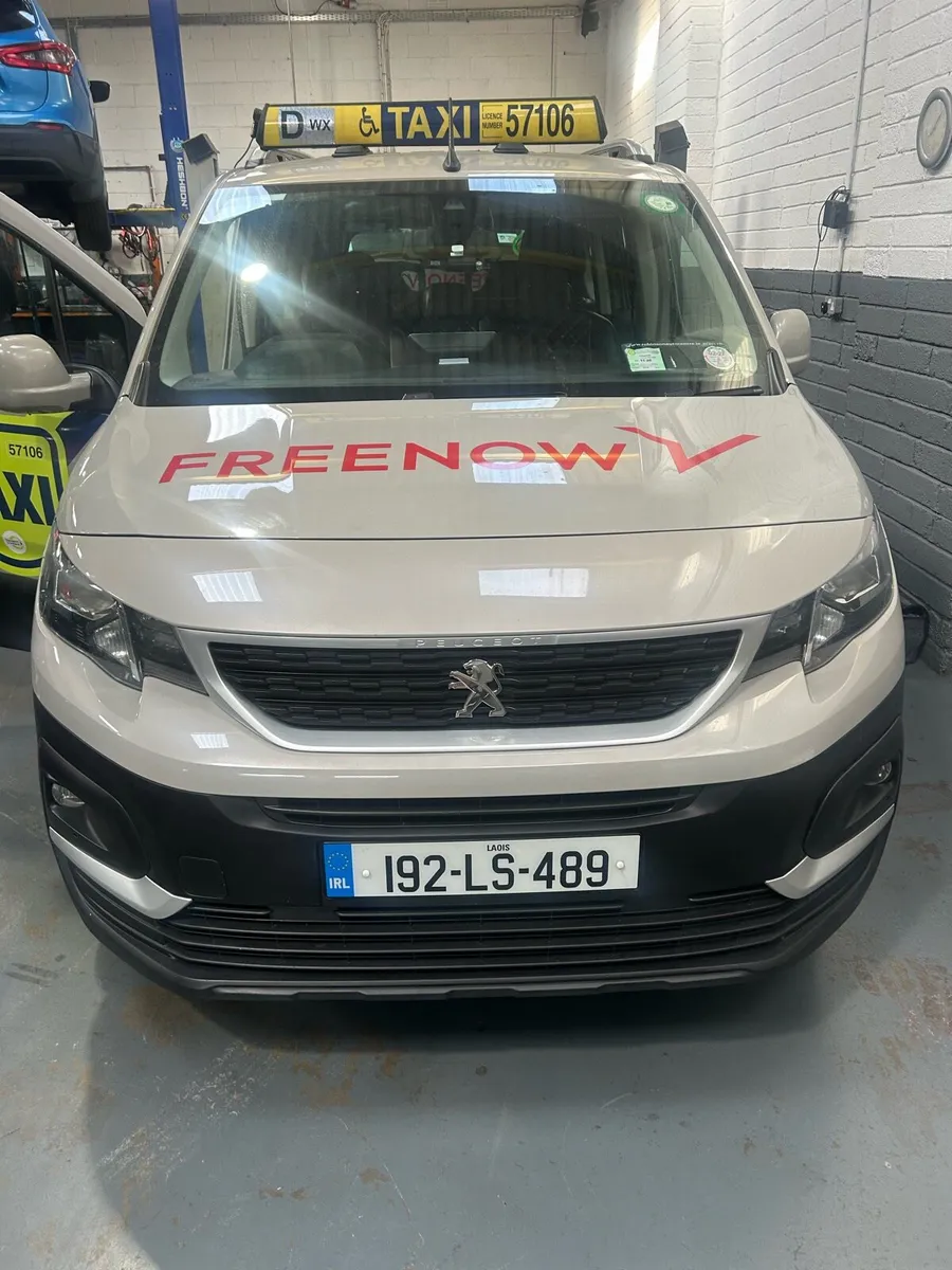 TAXI RENTING AVAILABLE READY - Image 1