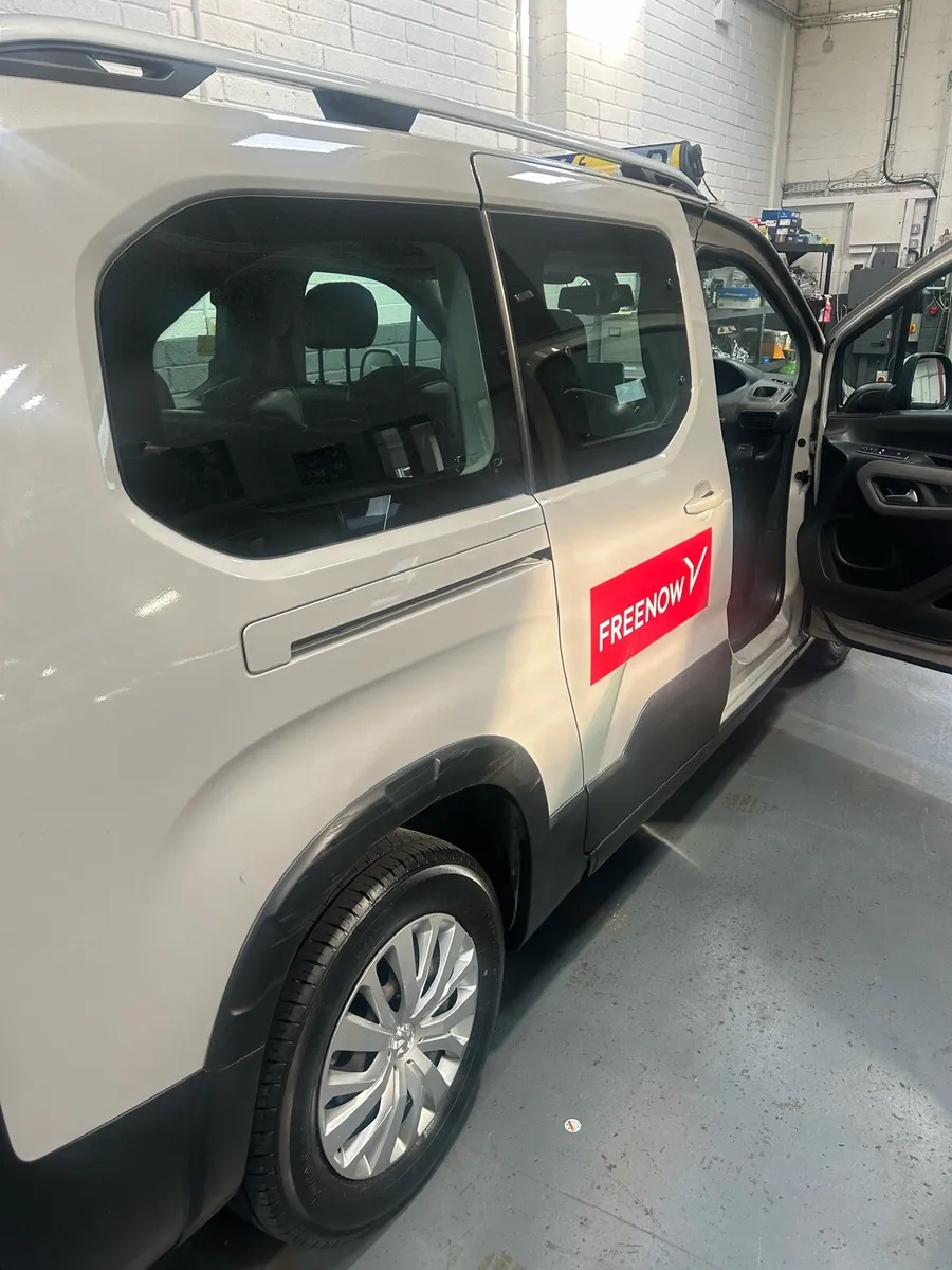 TAXI RENTING AVAILABLE READY - Image 2