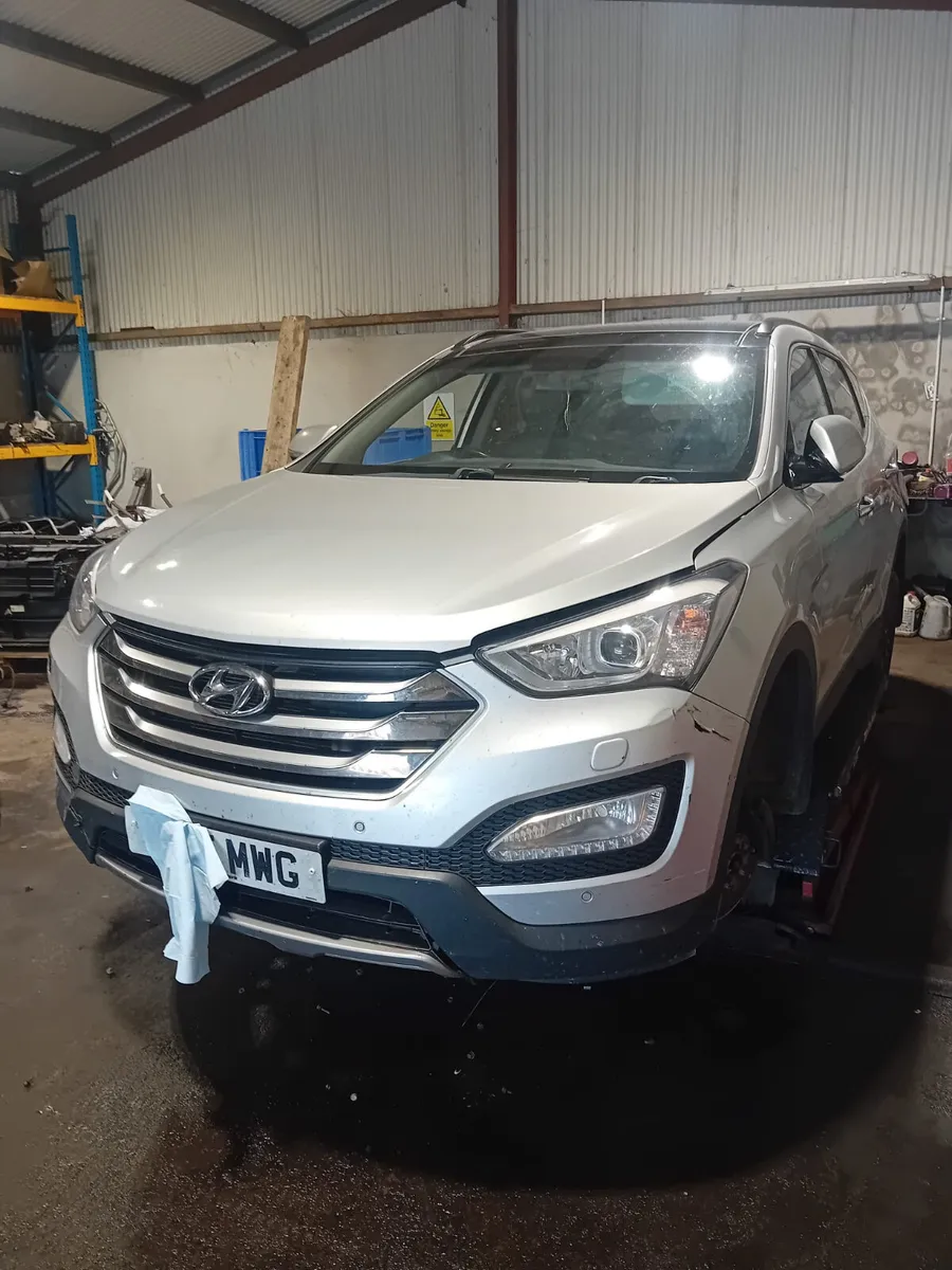 2015 Hyundai Sante Fe for Breaking - Image 2