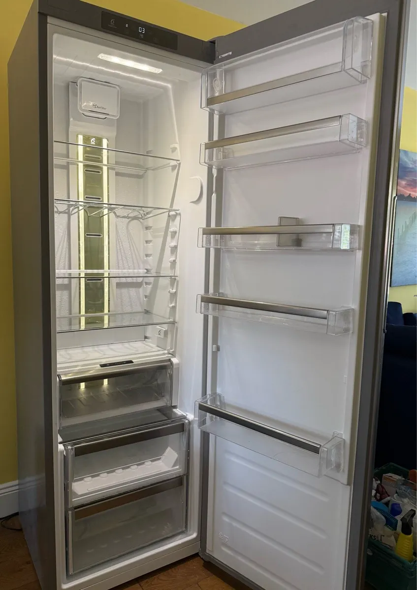 Whirlpool Freestanding Larder Fridge - Image 3