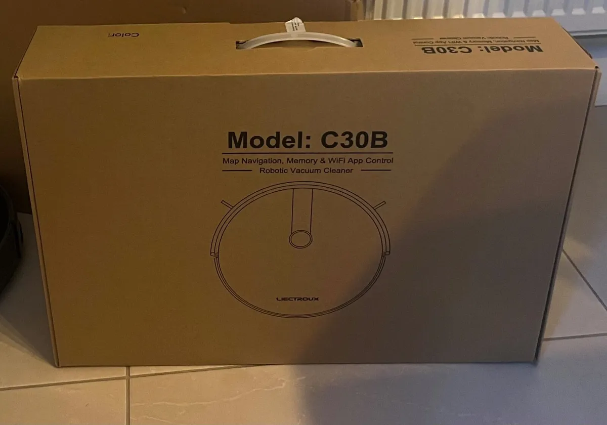 Robot vacuum cleaner - Image 1