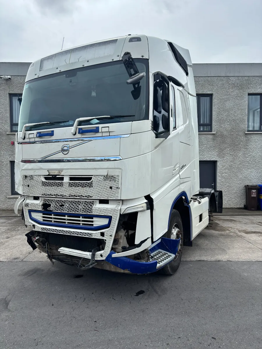VOLVO FH500 FOR BREAKING - Image 2