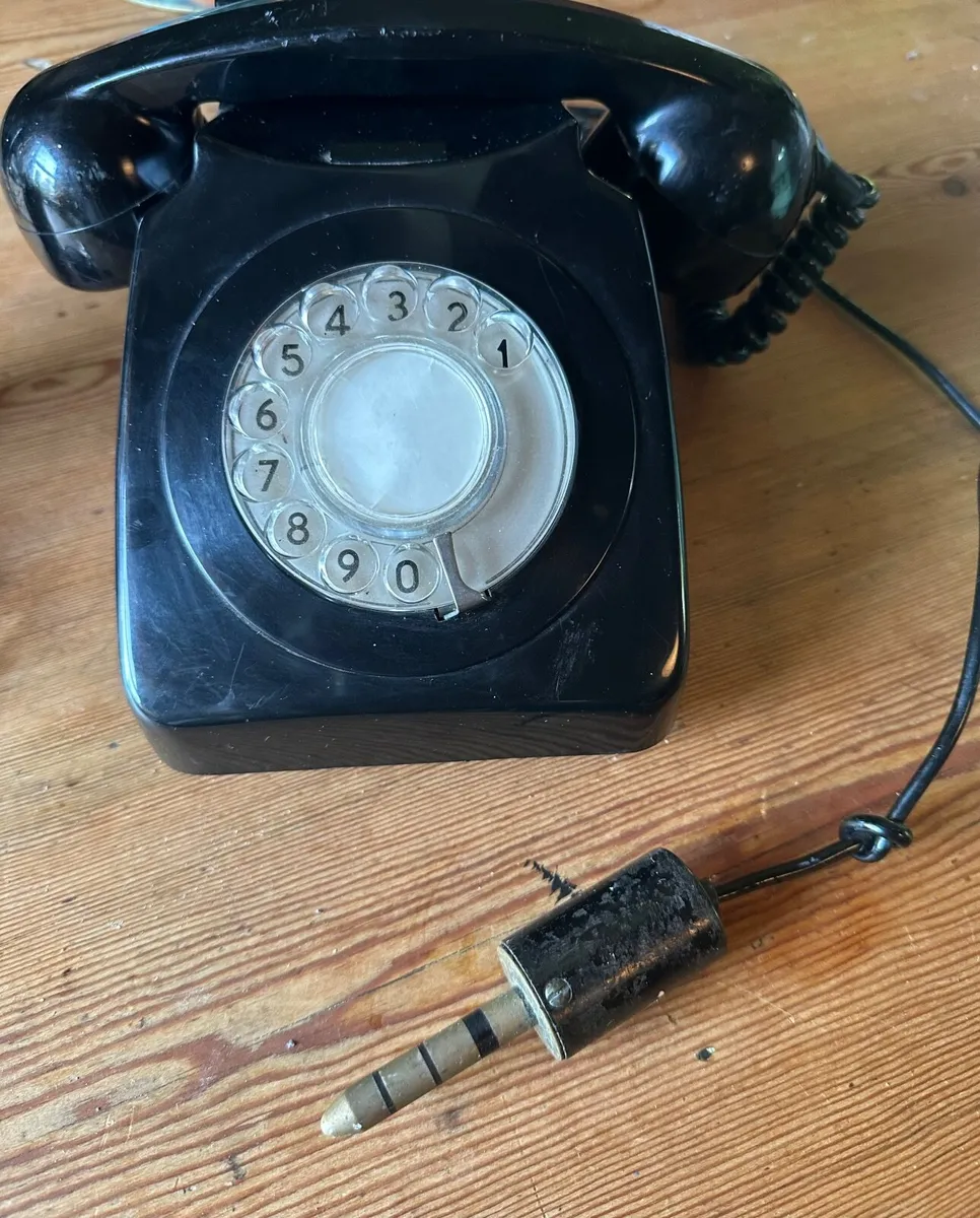 Old dial up phone - Image 1