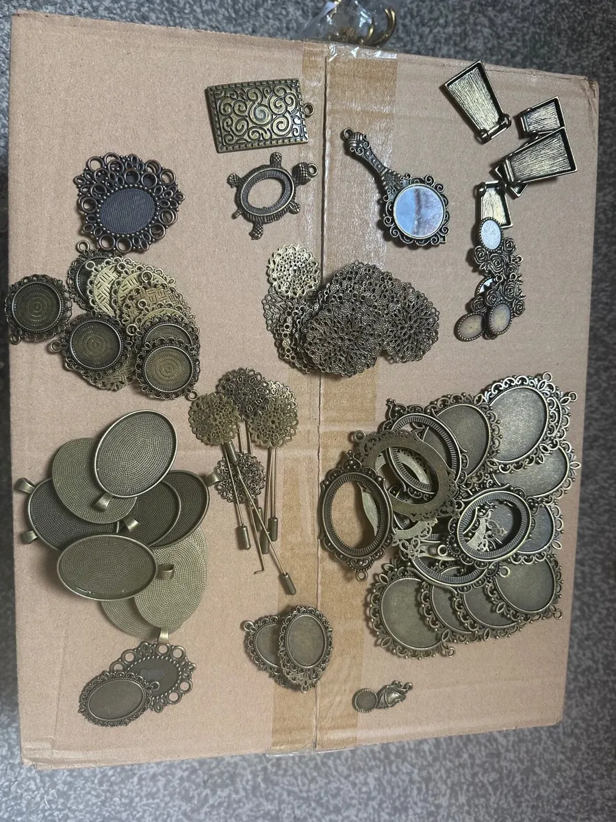 Jewellery settings for stones or resin - Image 1
