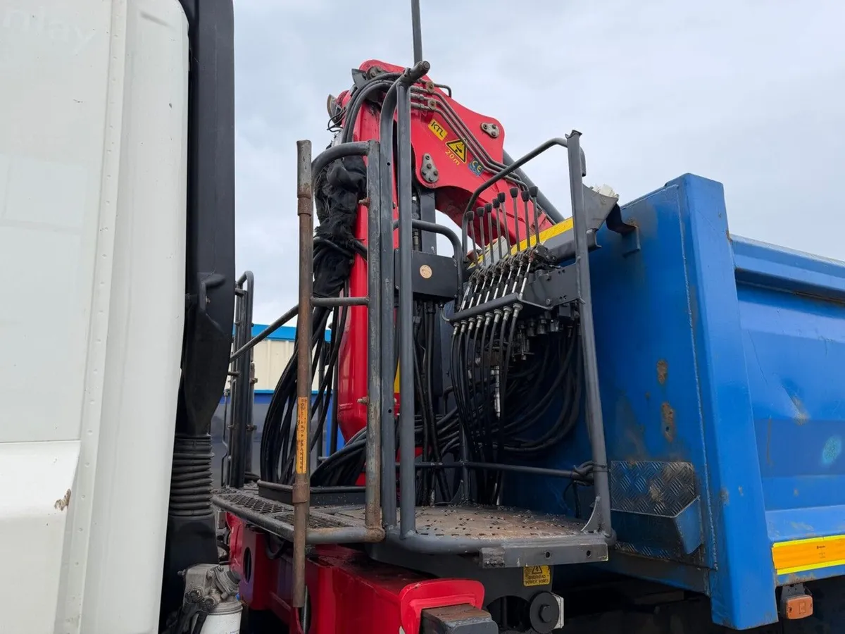 DAF CF400 EURO 6 8x4 32 TON TIPPING GRAB LORRY - Image 3