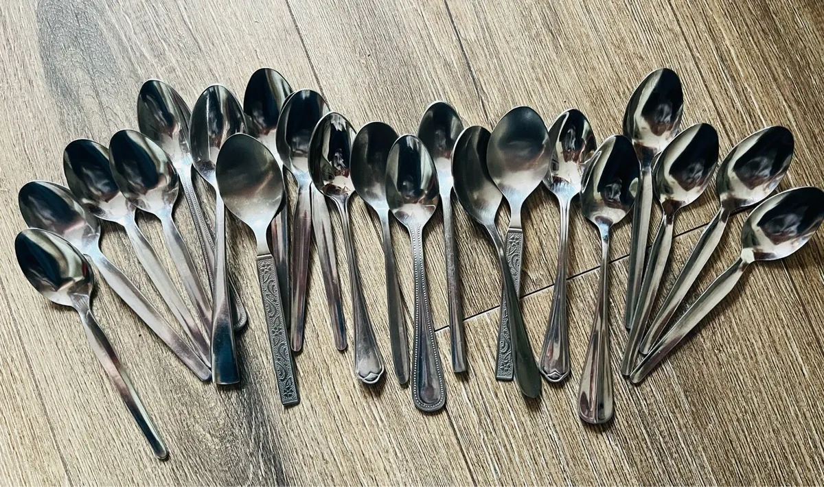Bundle of tea spoons - Image 1