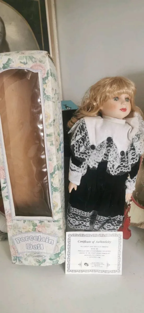 Vintage porcelain dolls - Image 2