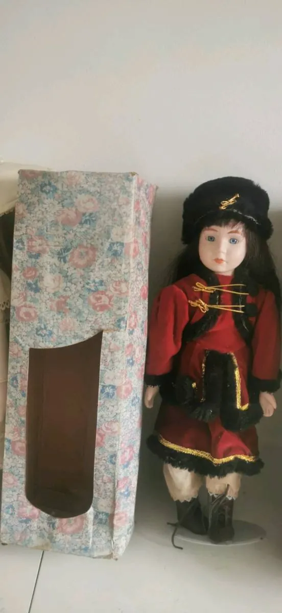 Vintage porcelain dolls - Image 4
