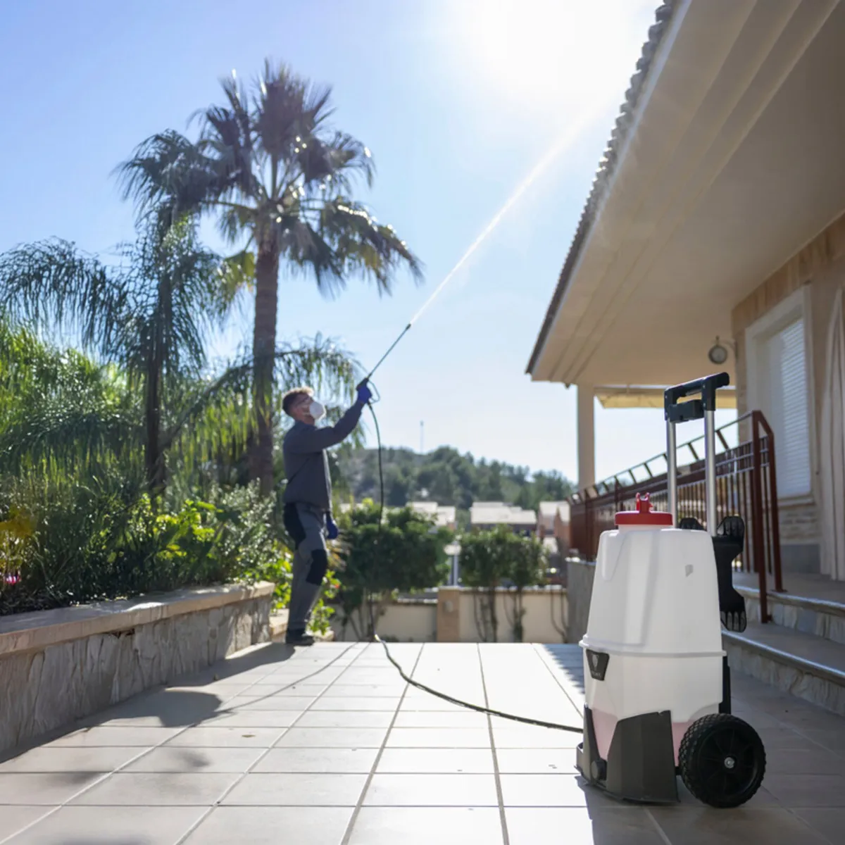Pulmic Industrial 35L Battery Trolley Sprayer - Image 4