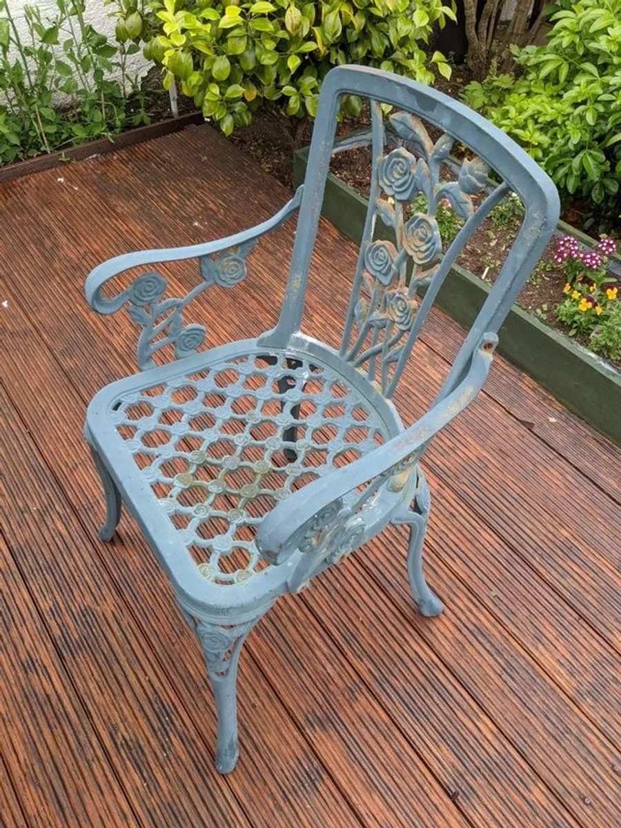 Garden table and chairs - Image 2