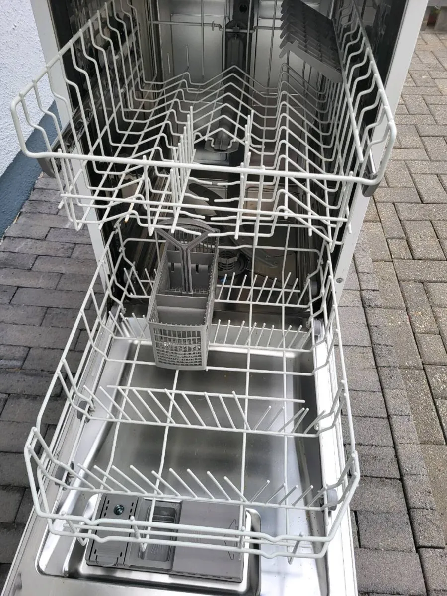 Dishwasher - Image 2