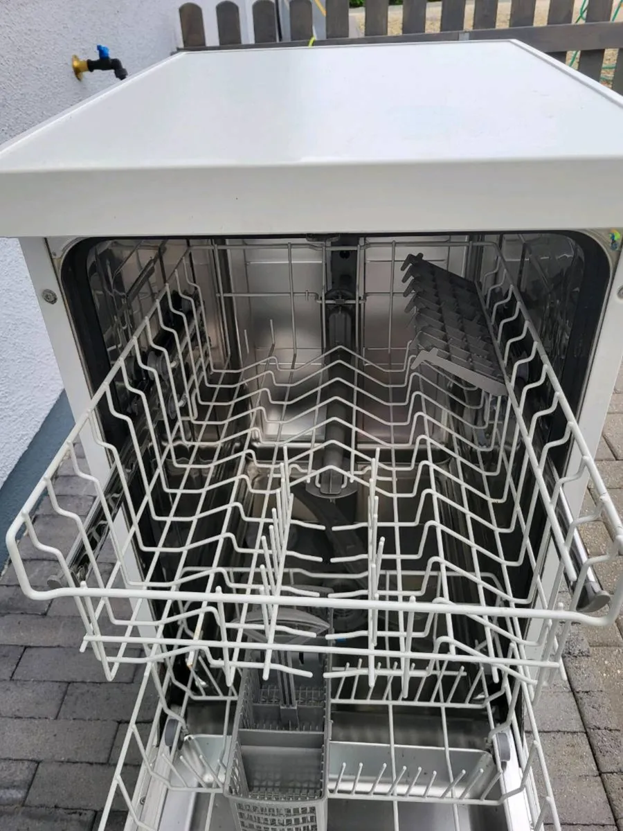 Dishwasher - Image 3