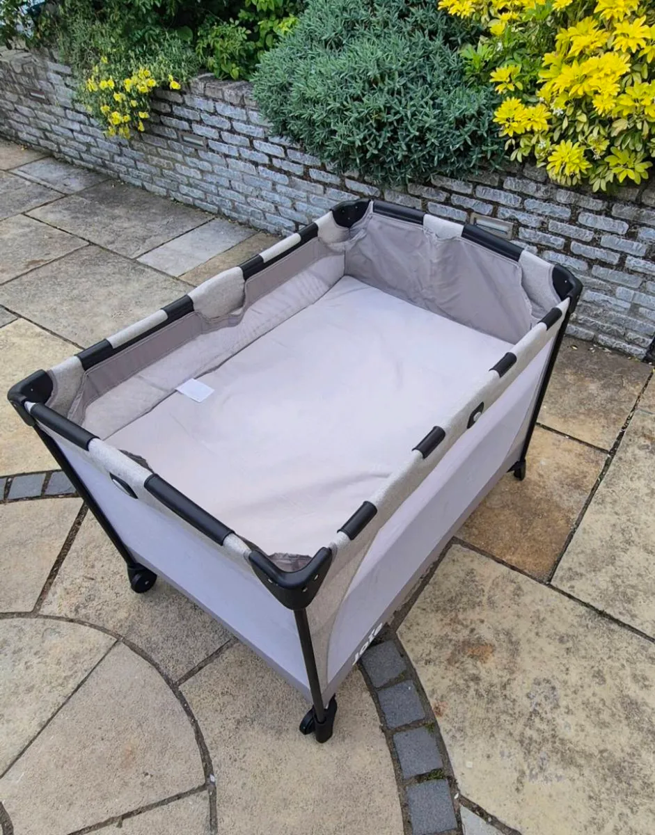 Joie Commuter Change Travel Cot, Playpen & Changer - Image 3