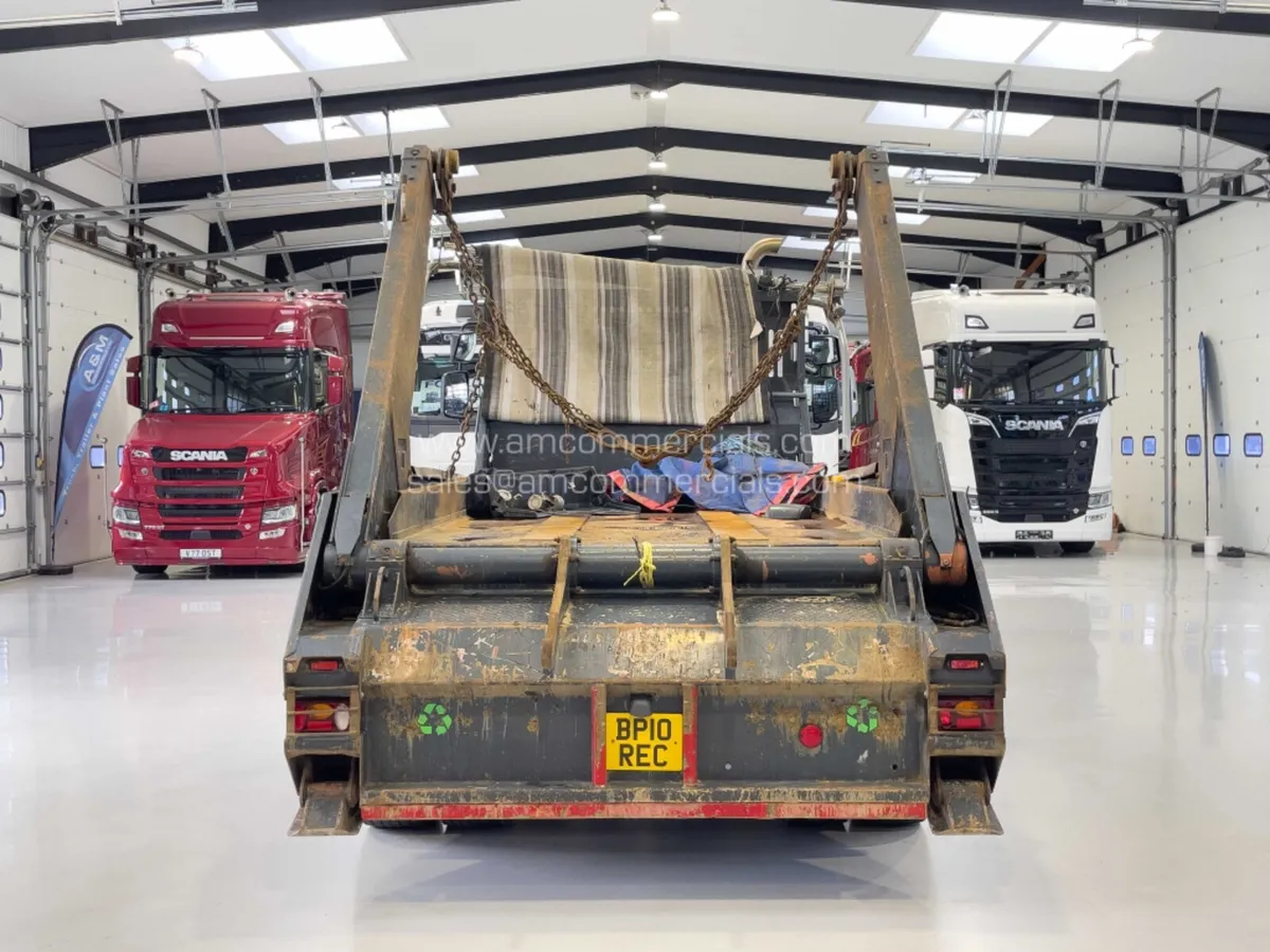2021 VOLVO FL 250 SKIP LOADER - Image 4