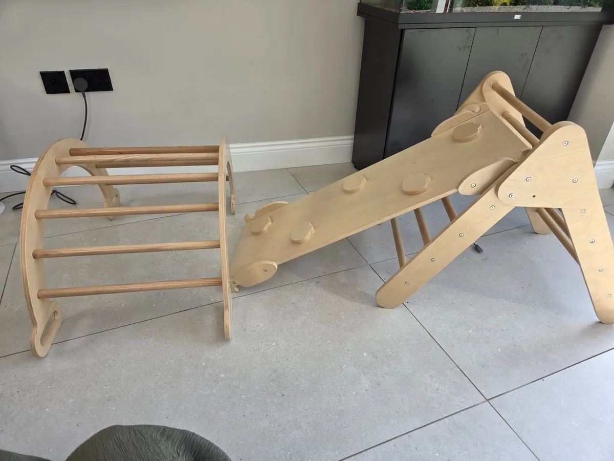 Climbing frame - Image 1