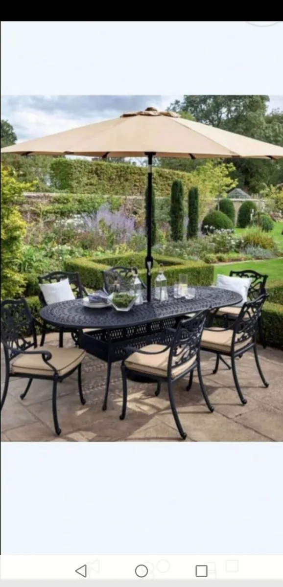**CLEARANCE** Brand New Hartman 6 Seater Set