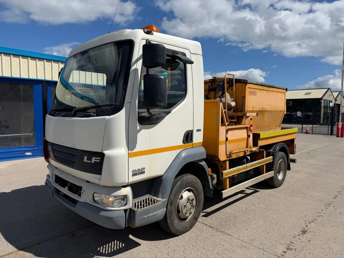 DAF LF45.140 4x2 7.5 TON TARMAC HOTBOX LORRY - Image 4