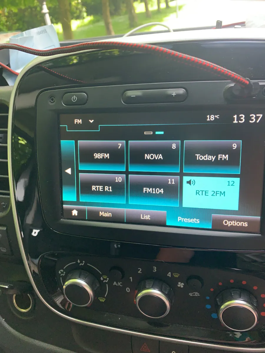 202 RENAULT TRAFFIC  AUTOMATIC - Image 2
