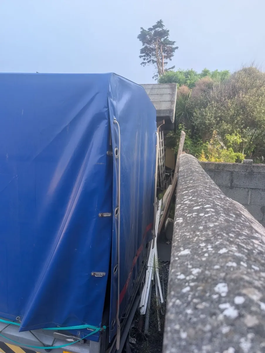 Covered 4x8ft trailer - Image 1