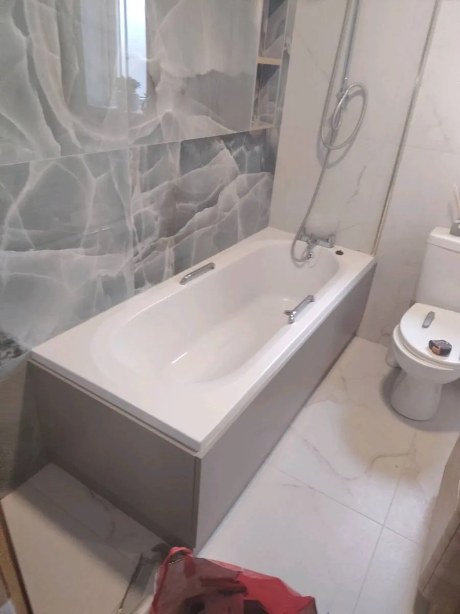 Bath, panels, shower and bath tap, shower screen - Image 1