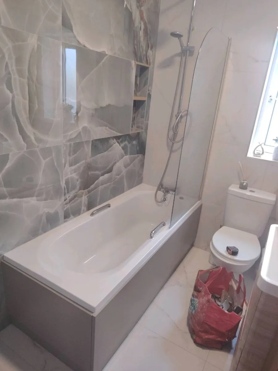 Bath, panels, shower and bath tap, shower screen - Image 3