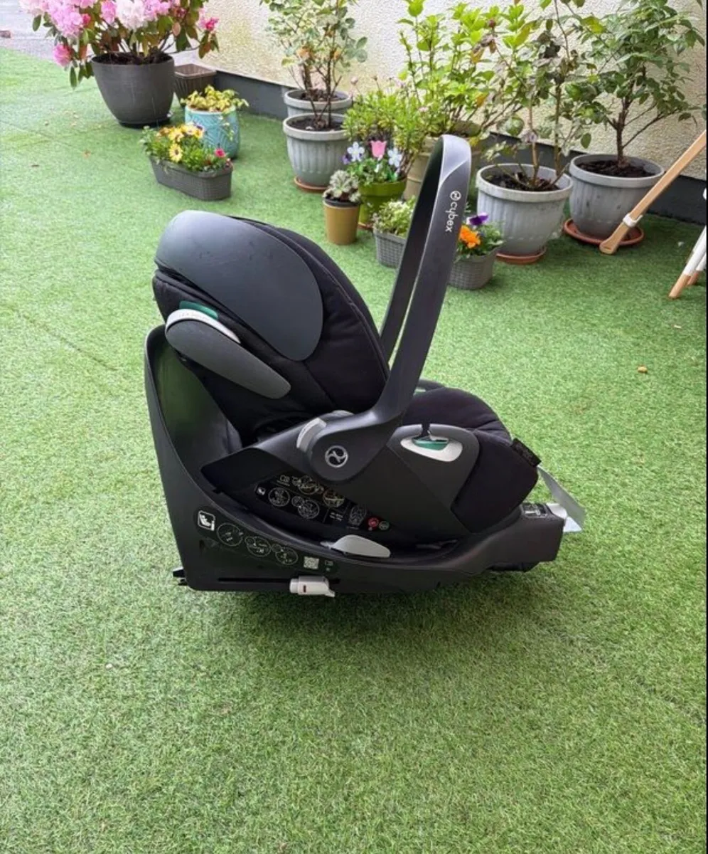Cybex car seat Cloud Z and swivel isofix base - Image 3