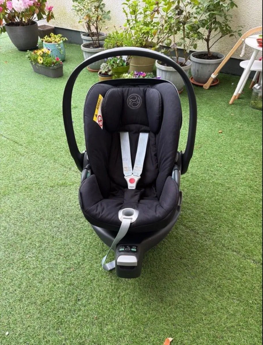Cybex car seat Cloud Z and swivel isofix base - Image 2