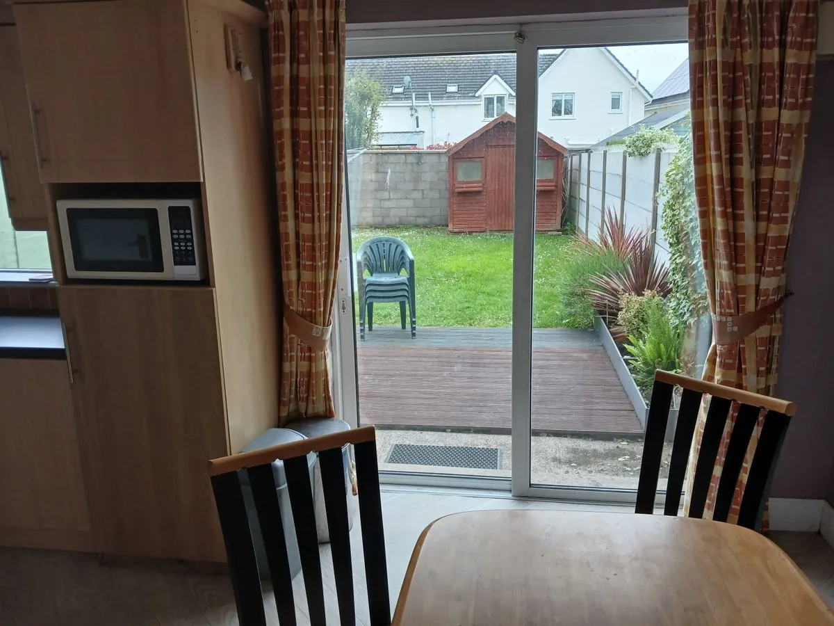 3 Bedroom / 3 Bathroom House To Let in Ballincolli - Image 1