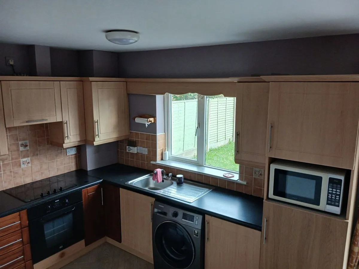 3 Bedroom / 3 Bathroom House To Let in Ballincolli - Image 3