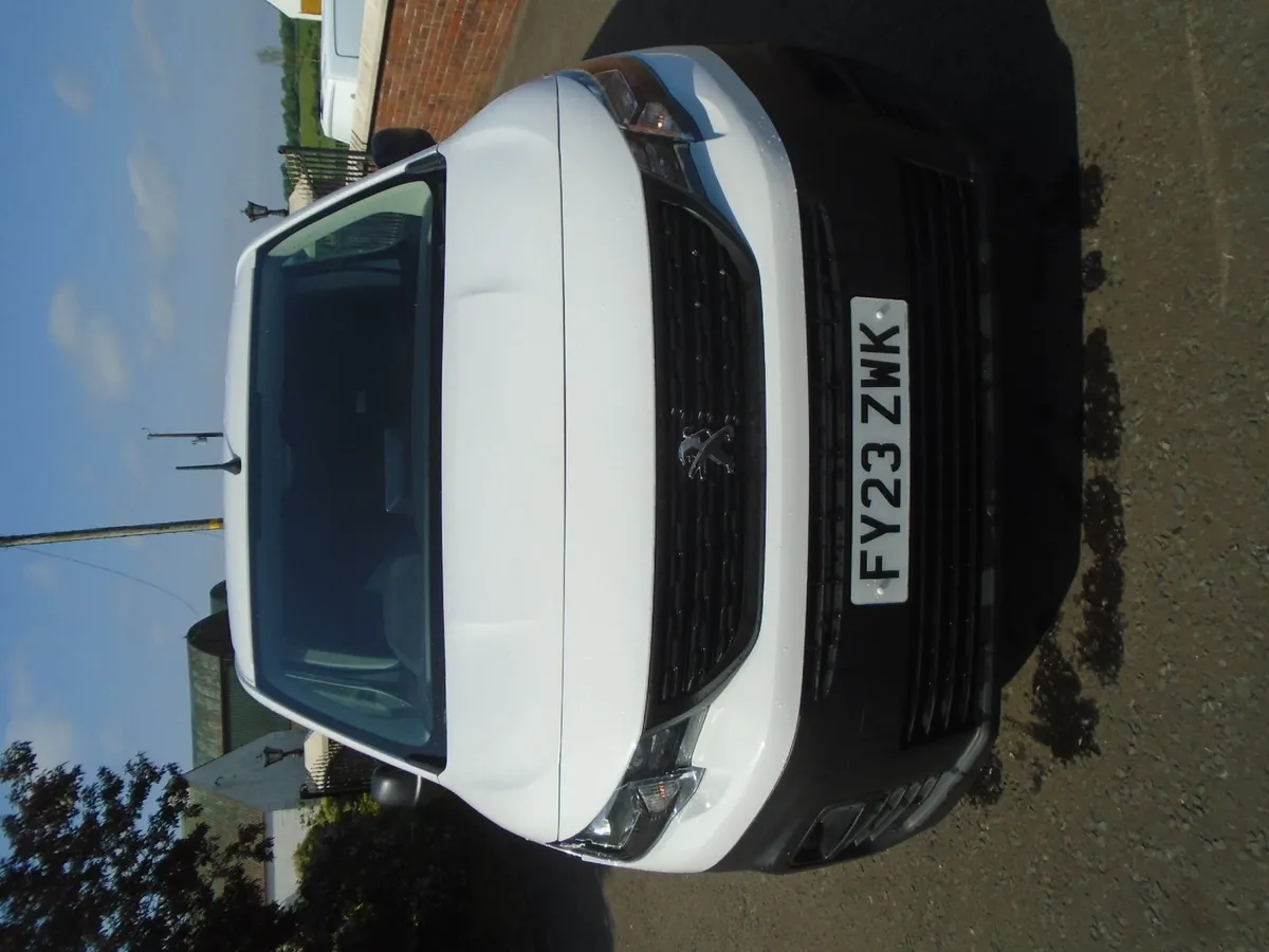 2023 Peugeot Partner PROFESSIONAL 100HP. - Image 2