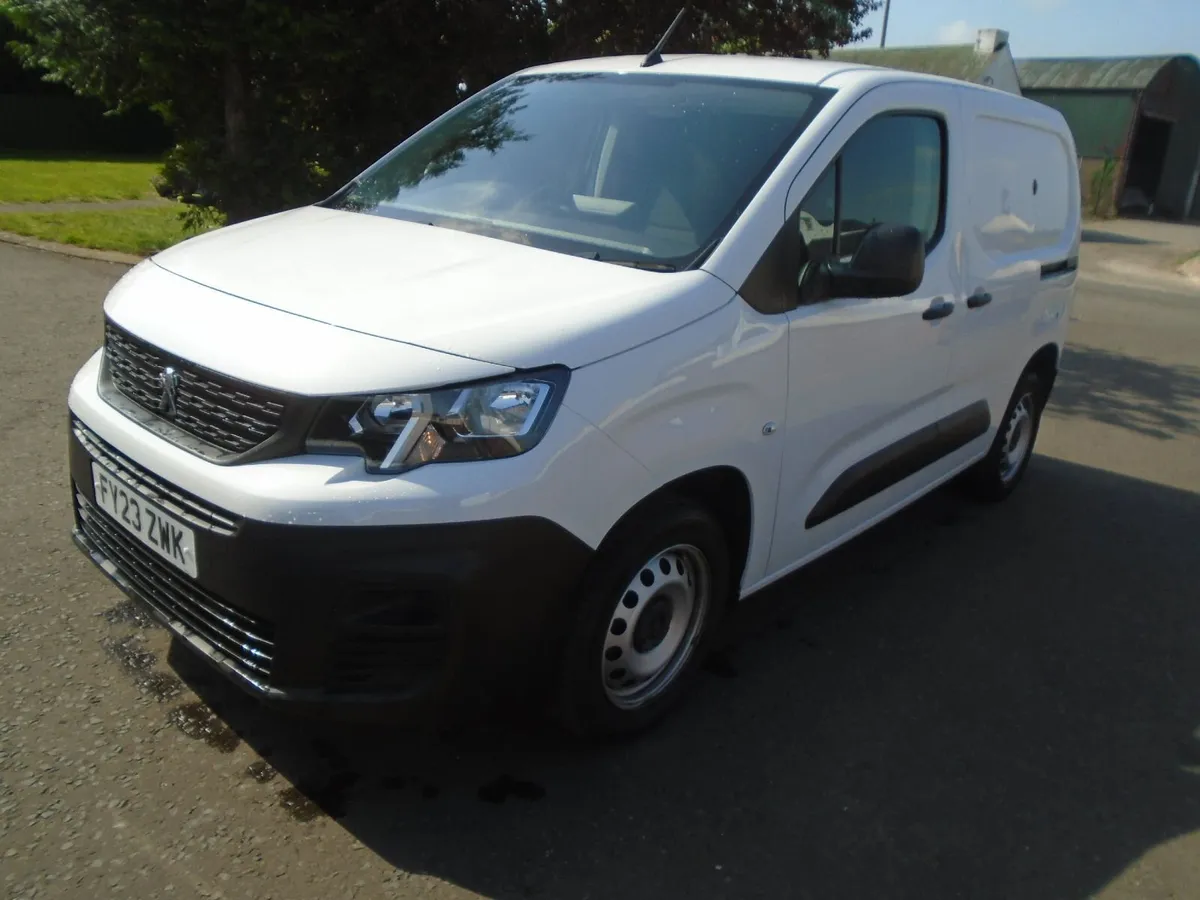 2023 Peugeot Partner PROFESSIONAL 100HP. - Image 3