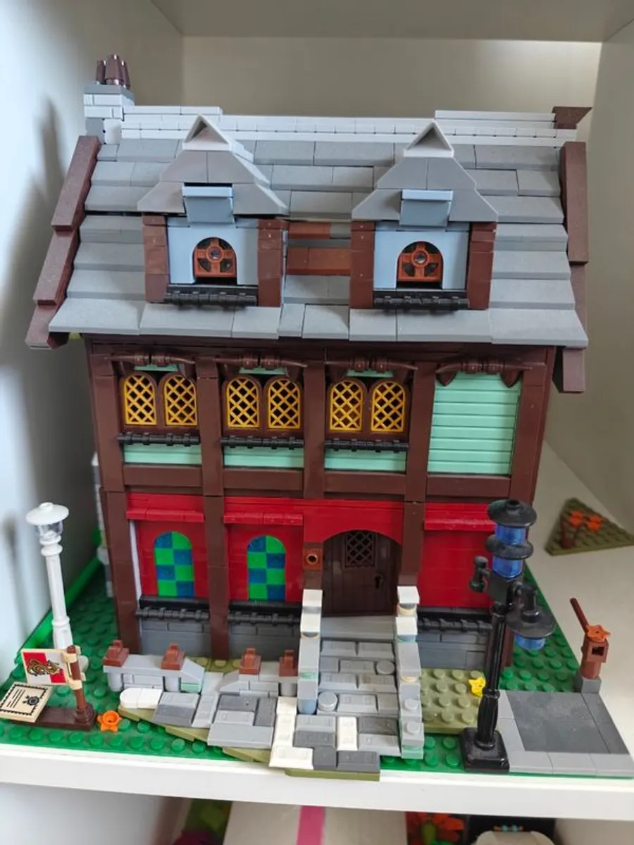 Lego Set Collection - Jazz Club, A-Frame Cabin, Haunted House & FN Battle Bus - Image 4