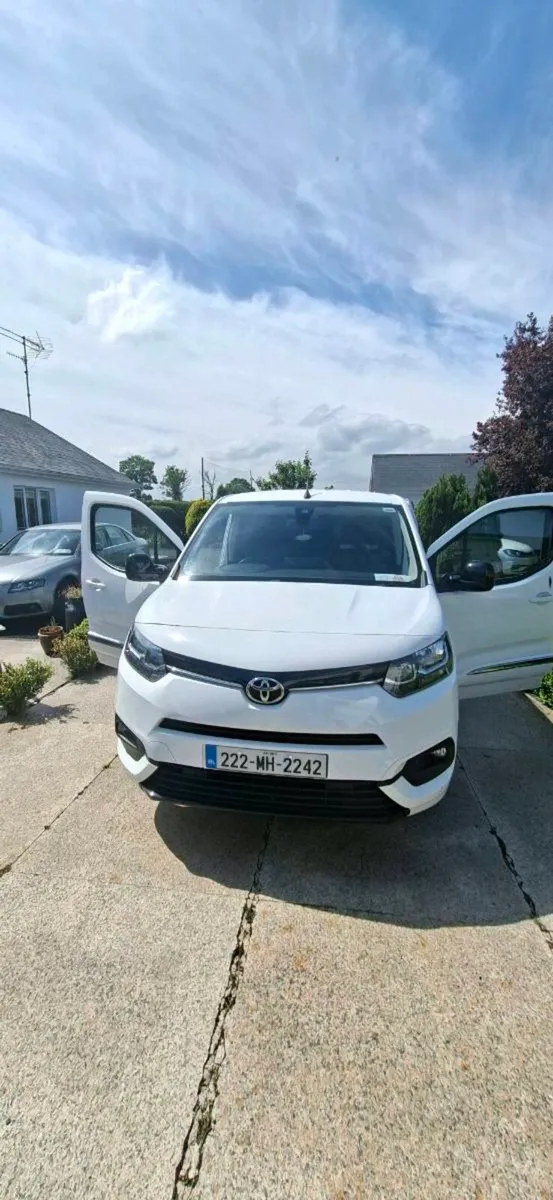 Commercial van - Image 1