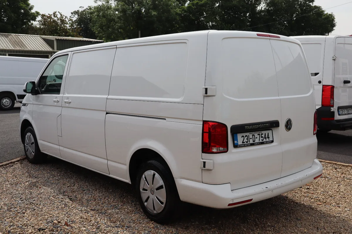 Volkswagen Transporter 2023 HIGHLINE LWB AC - Image 3