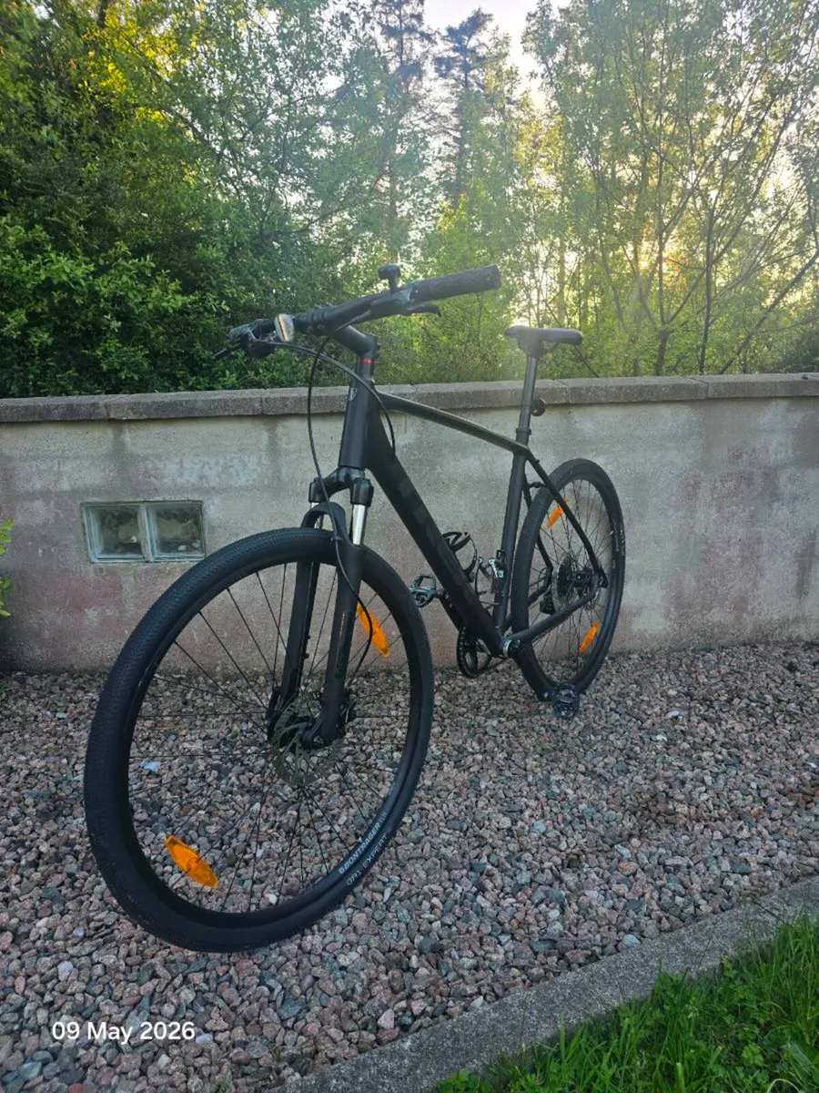 Bicycle and indoor trainer - Image 2