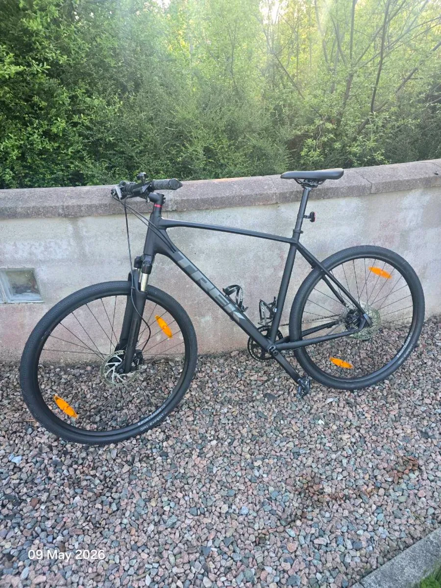 Bicycle and indoor trainer - Image 4