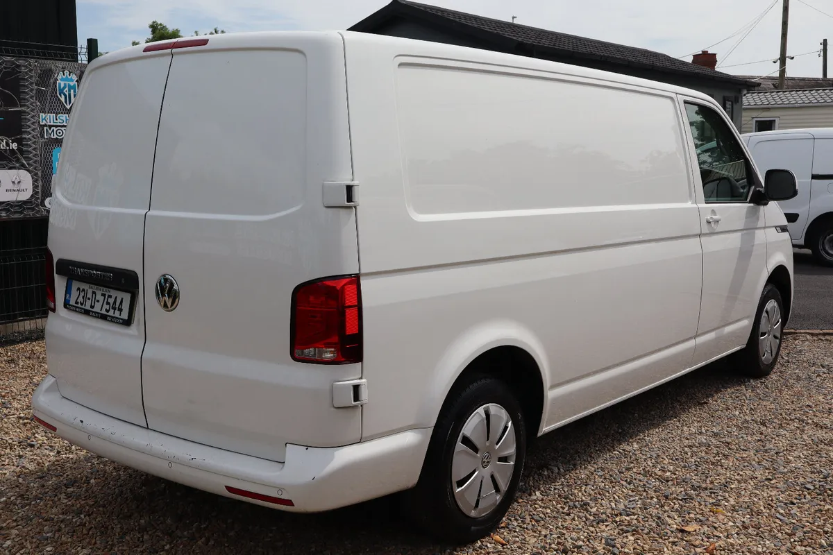 Volkswagen Transporter 2023 HIGHLINE LWB AC - Image 4