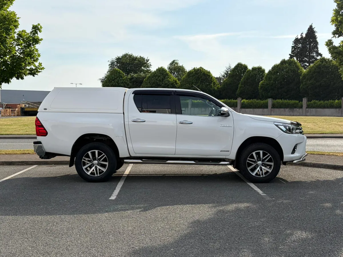 2017 Toyota Hilux Invincible 2.4 AWD - Image 3
