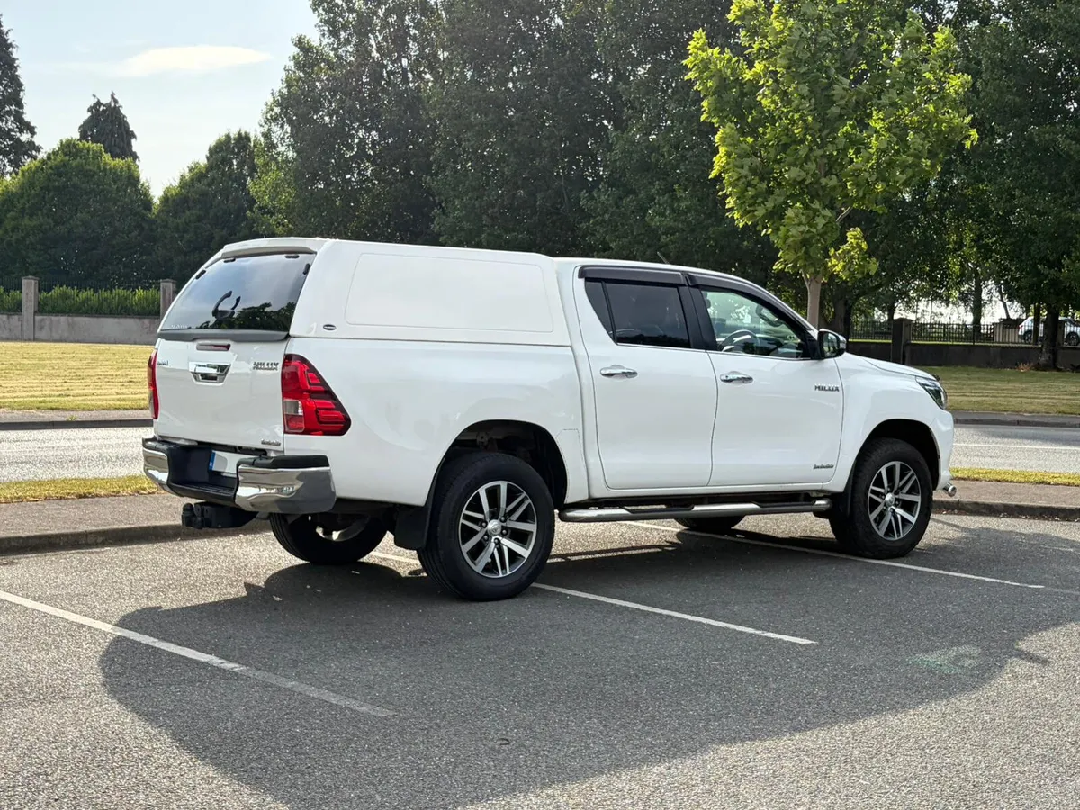 2017 Toyota Hilux Invincible 2.4 AWD - Image 4