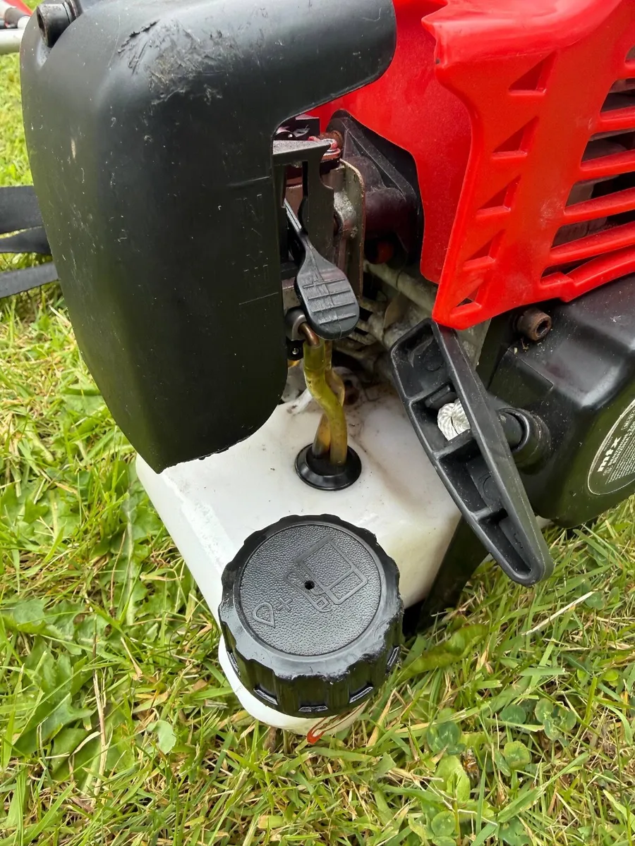 MTX MT-52-2 Petrol Strimmer - Image 3